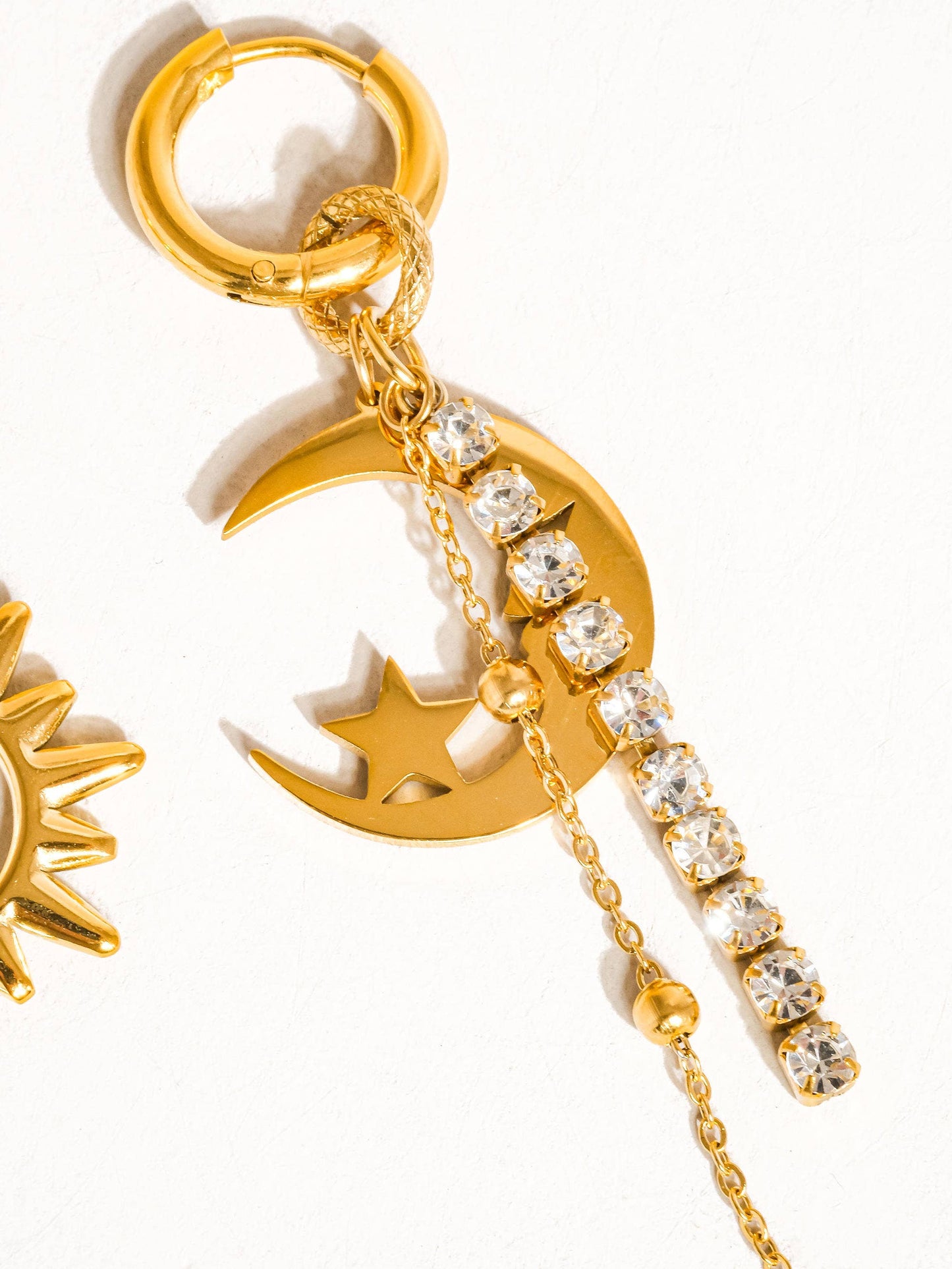 Edmée Mismatch Sun and Moon Earring: Yellow Gold