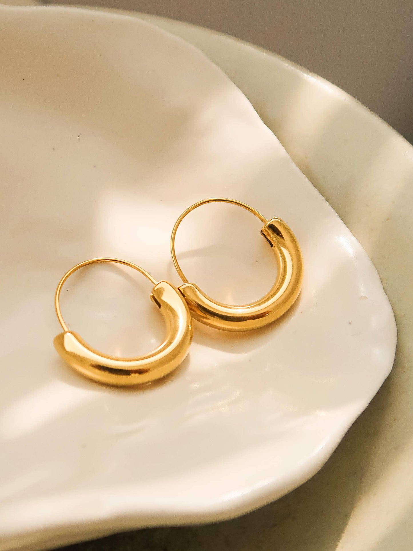Mackenzie U Shape Hoop Earring: Yellow Gold