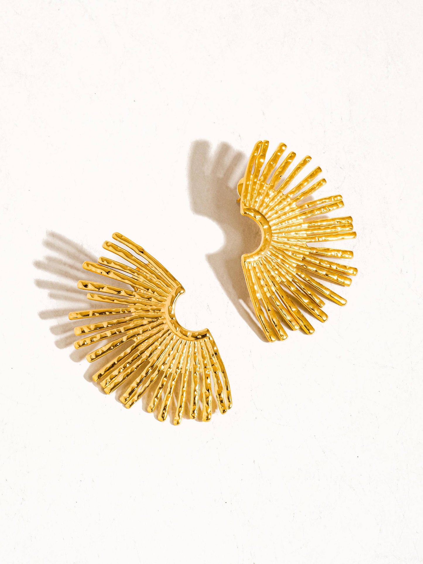 Bisous Gold Plating Non-Tarnish Sunburst Earring: Yellow Gold