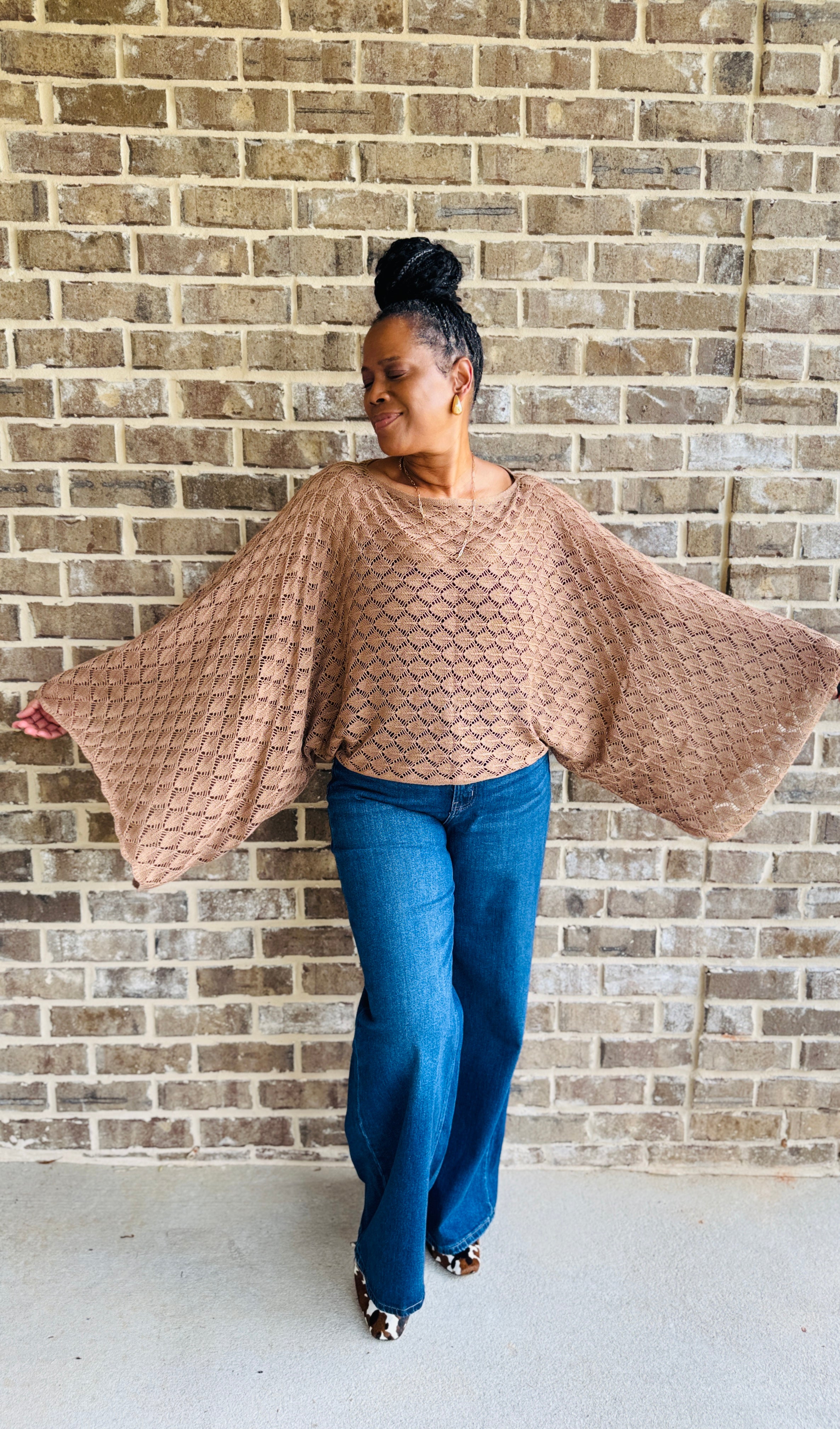 FREE SPIRIT BELL SLEEVE TOP: BROWN PLUS