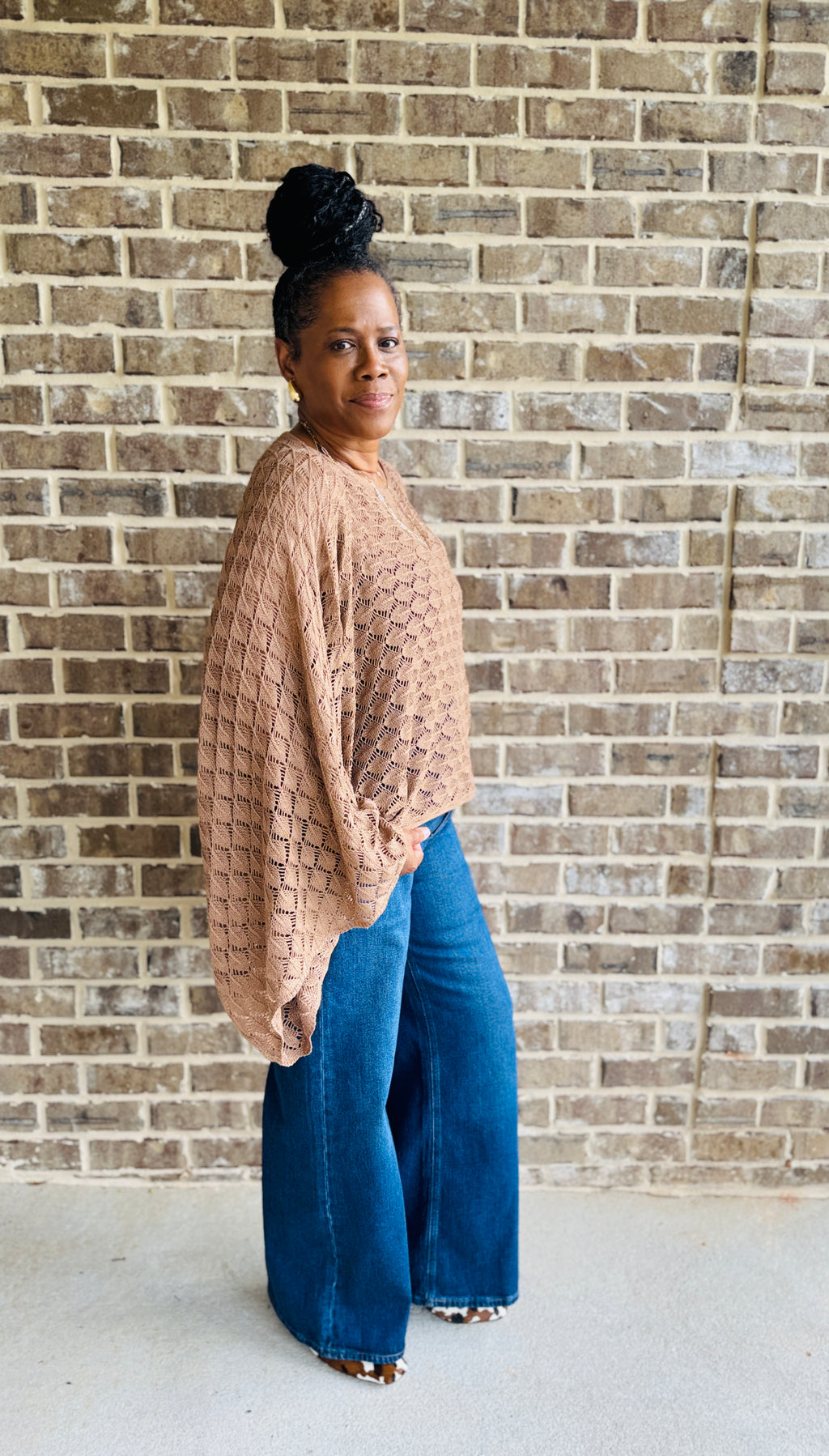 FREE SPIRIT BELL SLEEVE TOP: BROWN PLUS