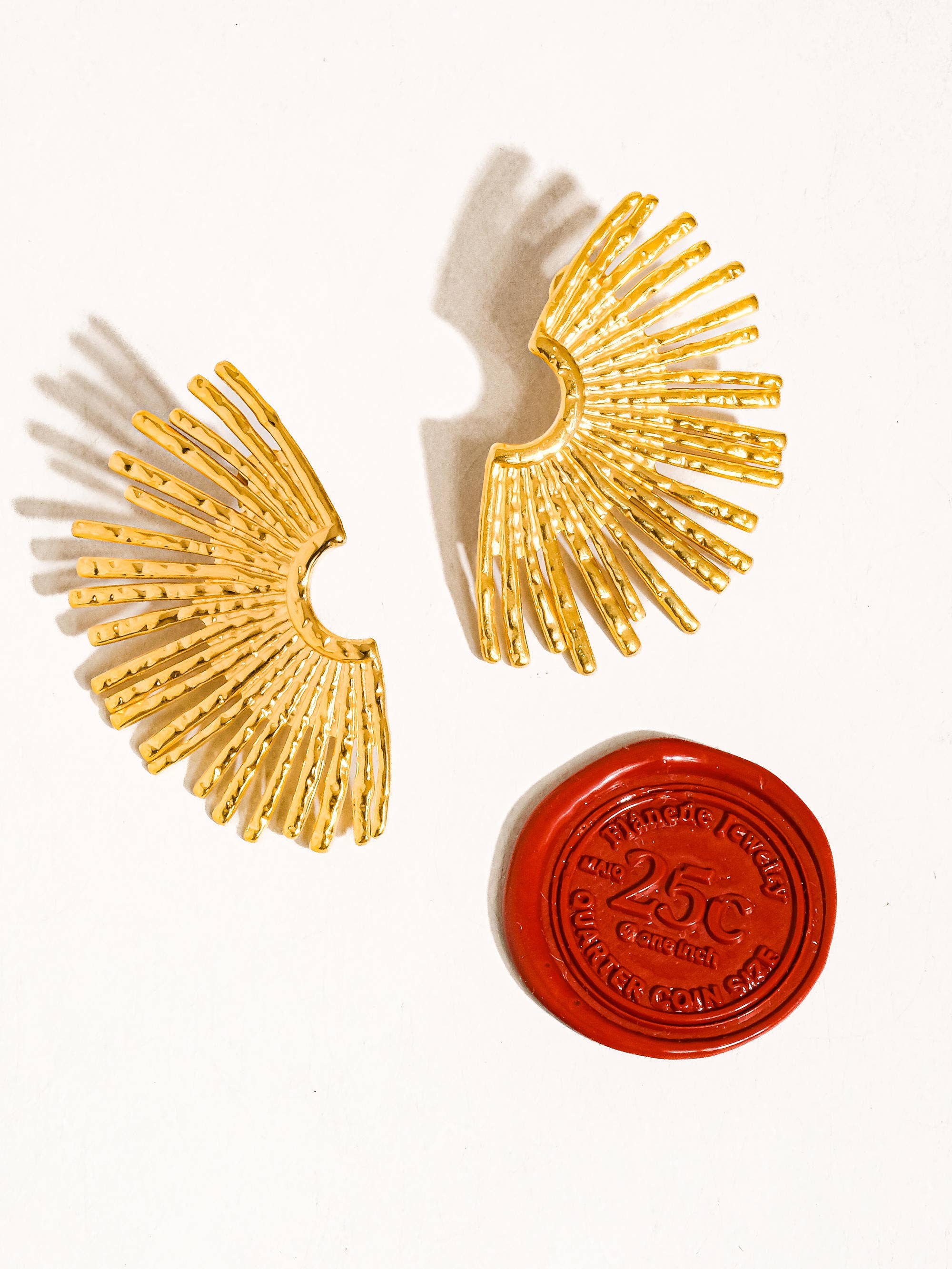 Bisous Gold Plating Non-Tarnish Sunburst Earring: Yellow Gold