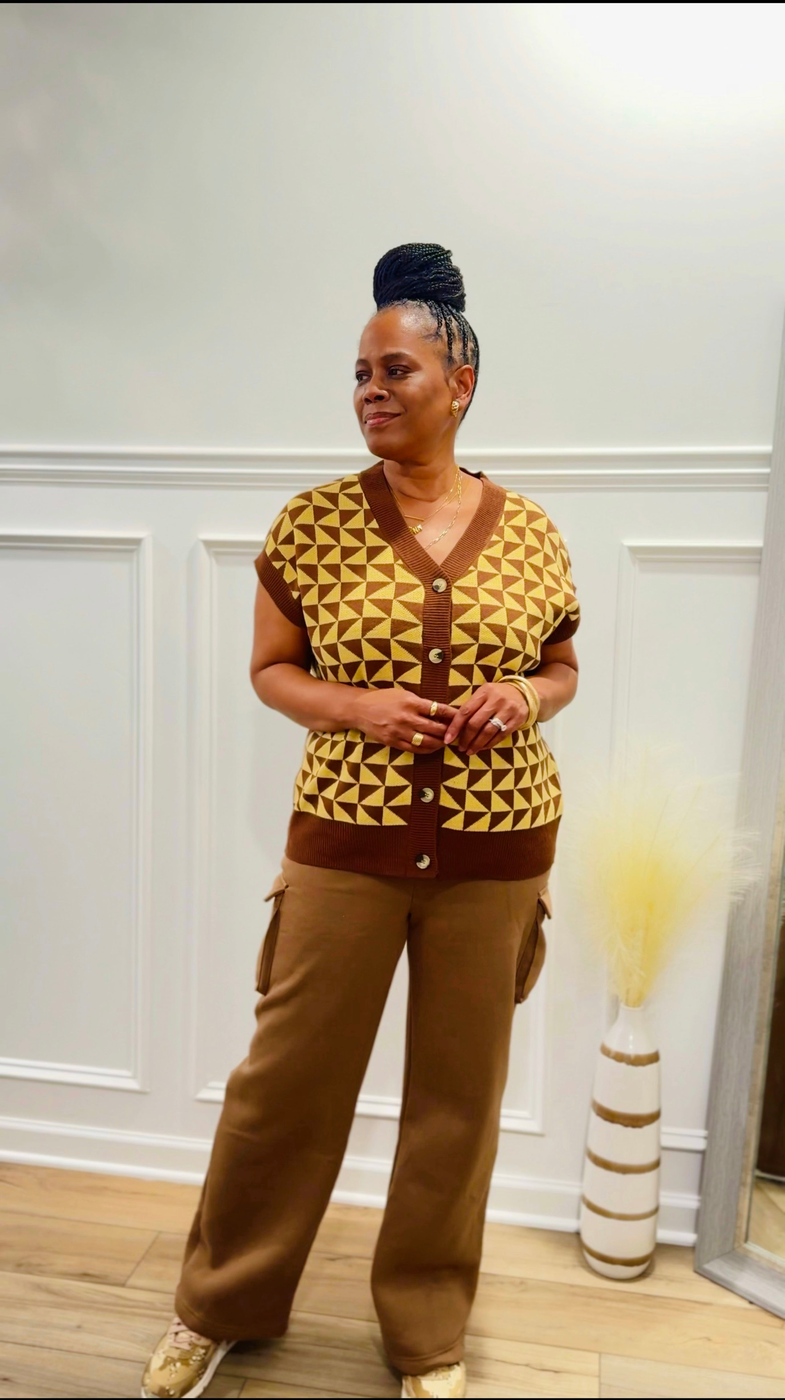 Geometric Pattern Sweater Vest: BROWN