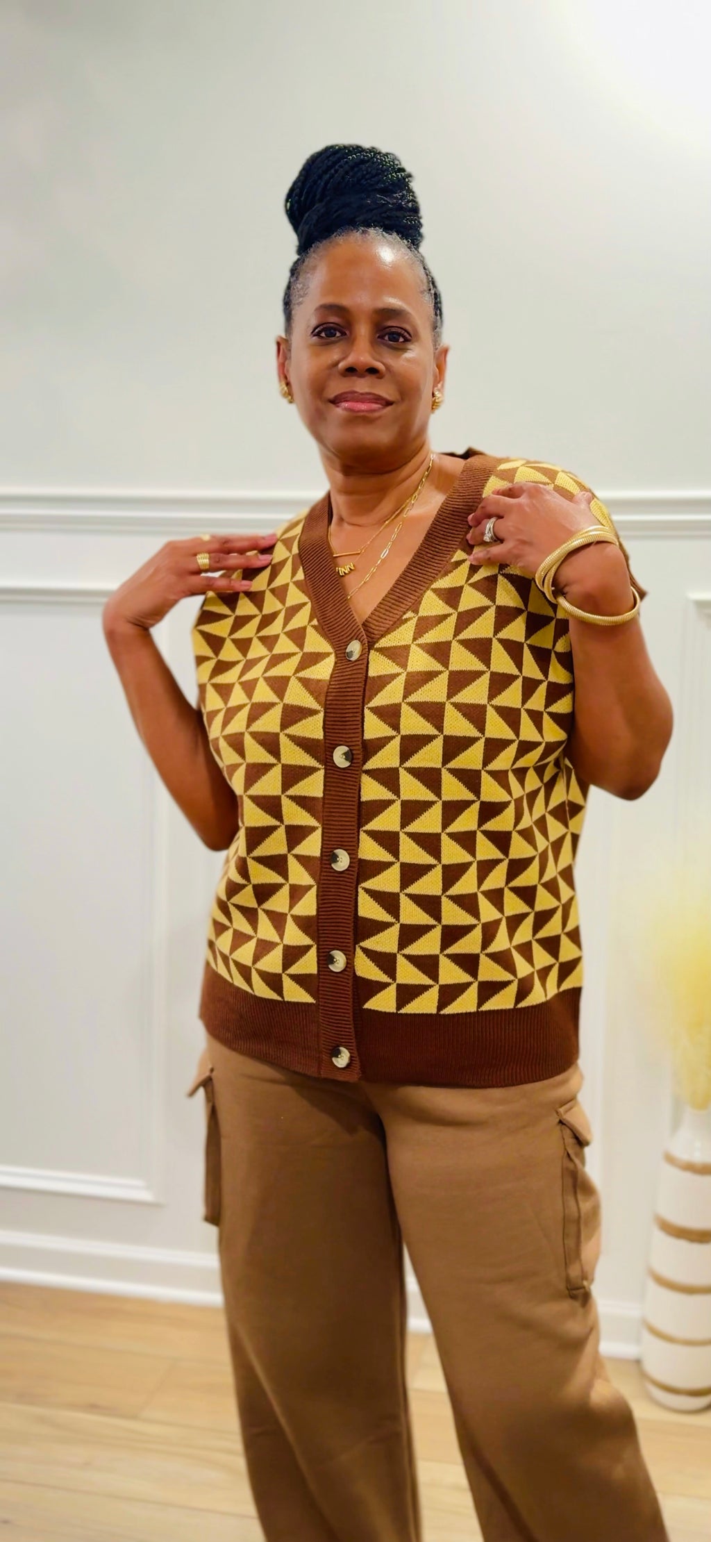 Geometric Pattern Sweater Vest: BROWN