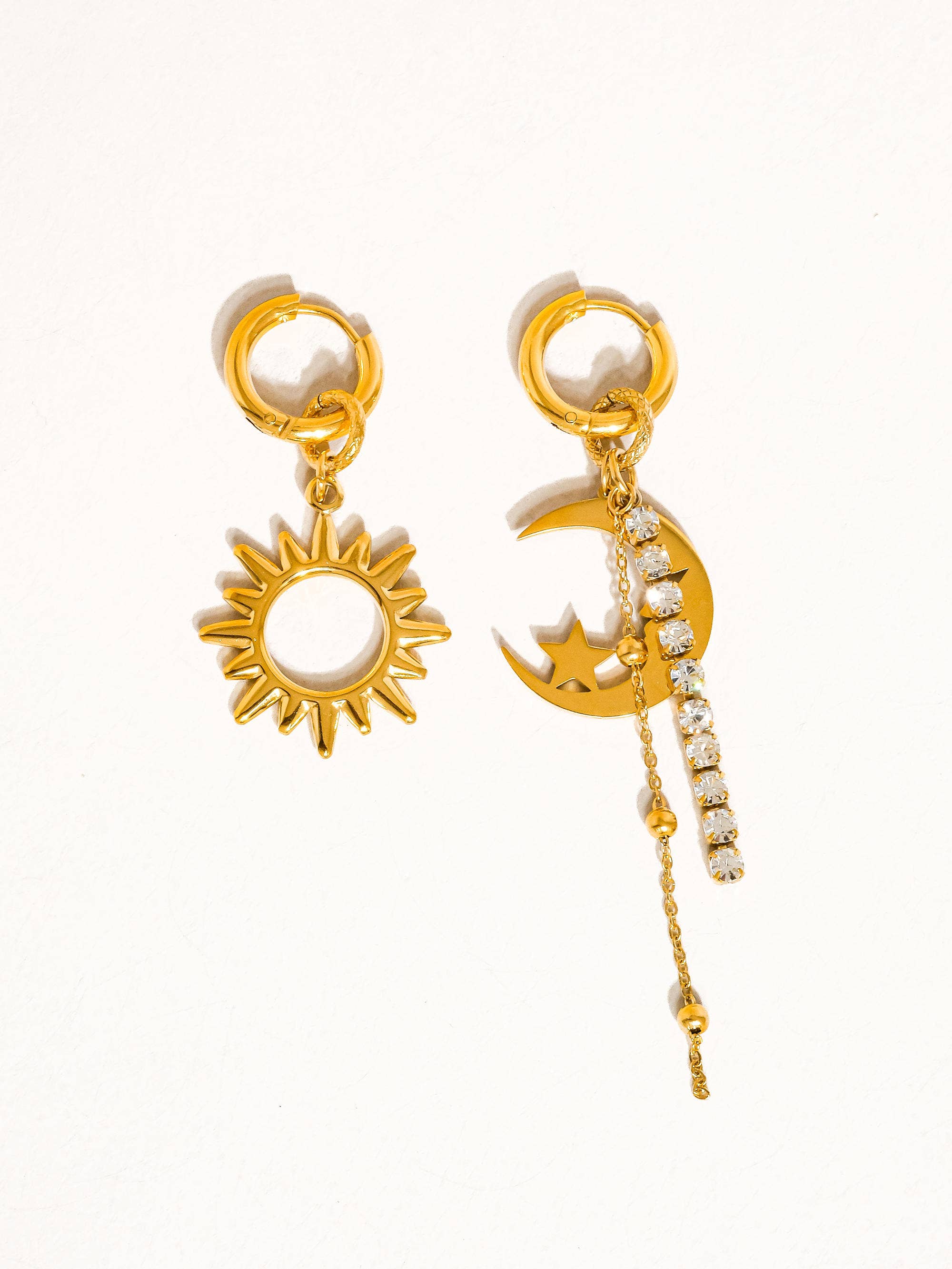 Edmée  Mismatch Sun and Moon Earring: Yellow Gold