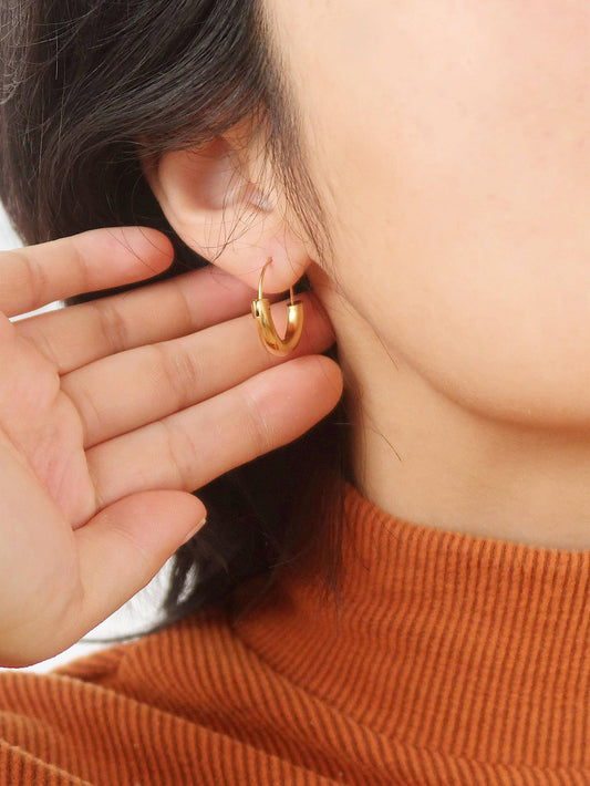 Mackenzie U Shape Hoop Earring: Yellow Gold