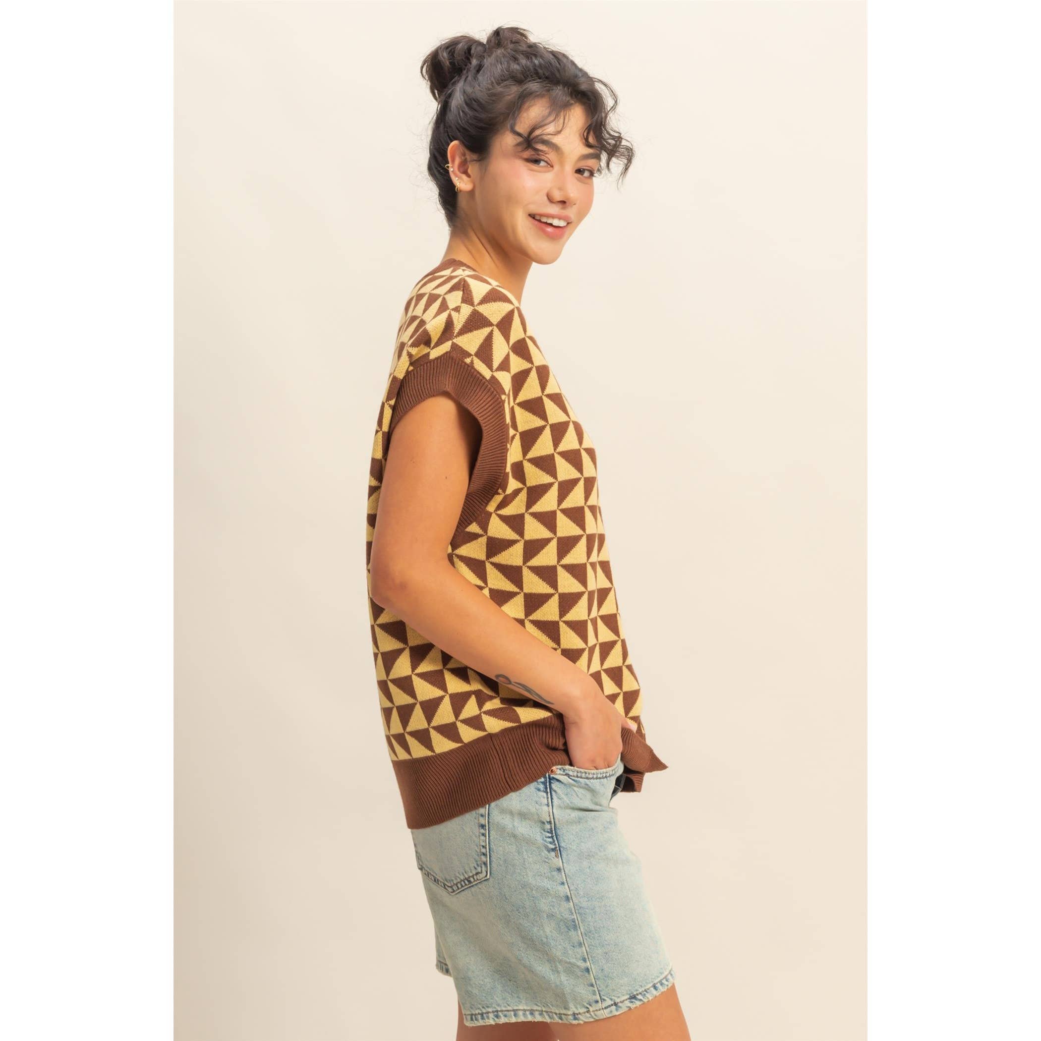 Geometric Pattern Sweater Vest: BROWN