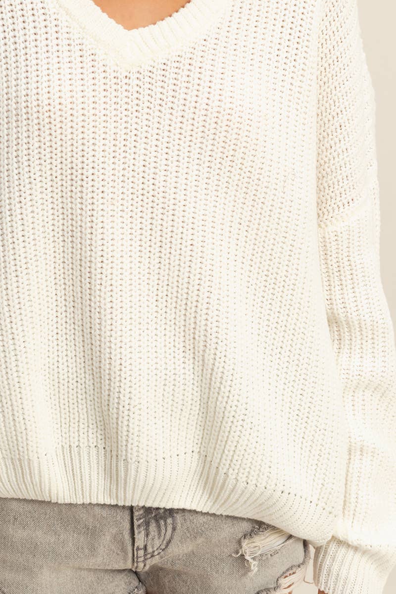 Oversized V-Neck Knit Sweater: OFF WHITE