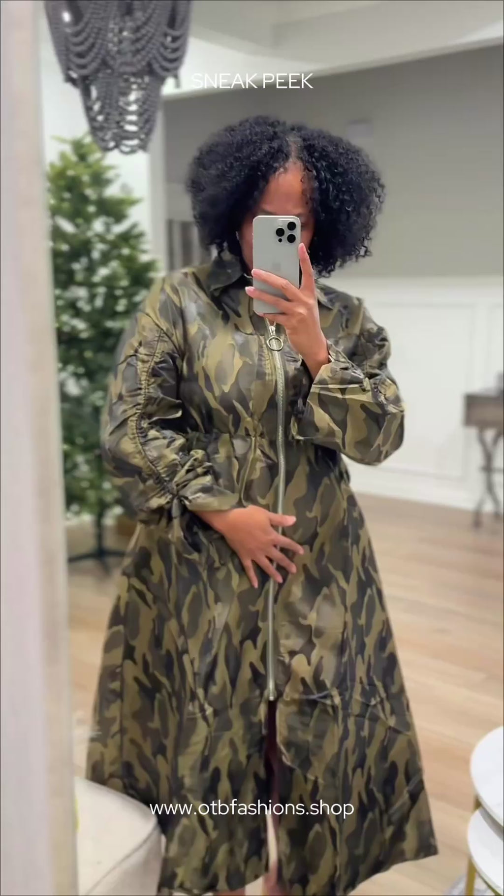 Oversized V-Neck Knit Sweater: OFF WHITE